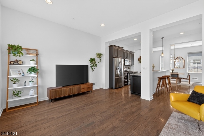 Large & Bright Living Room