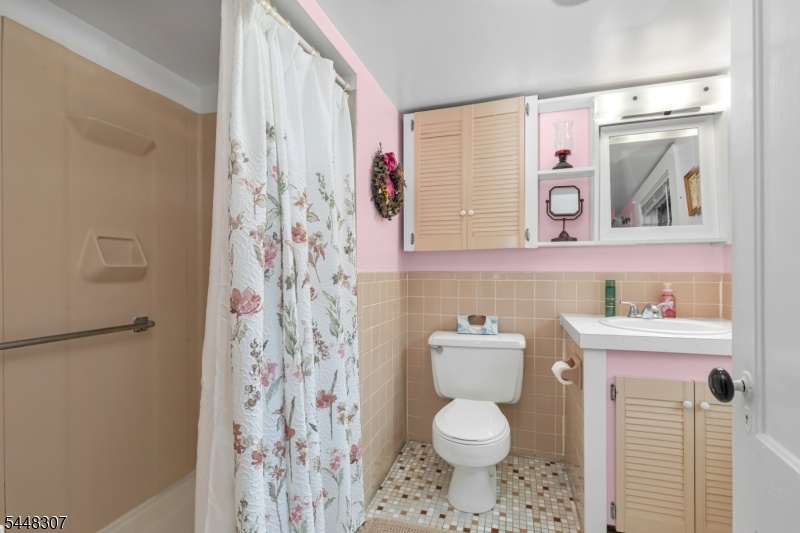 Main Bath from Entrance