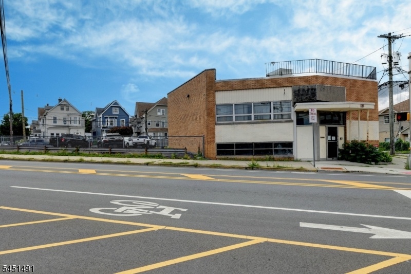 Howe st side view