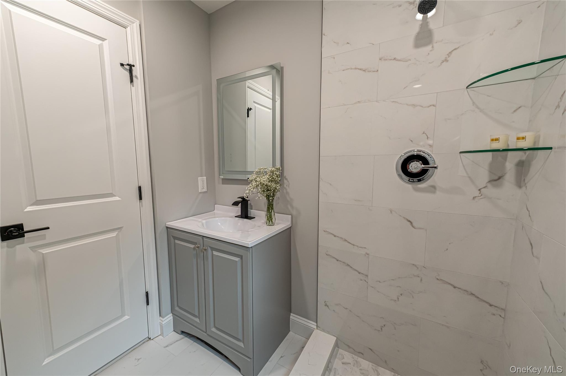 1st Floor Bath
