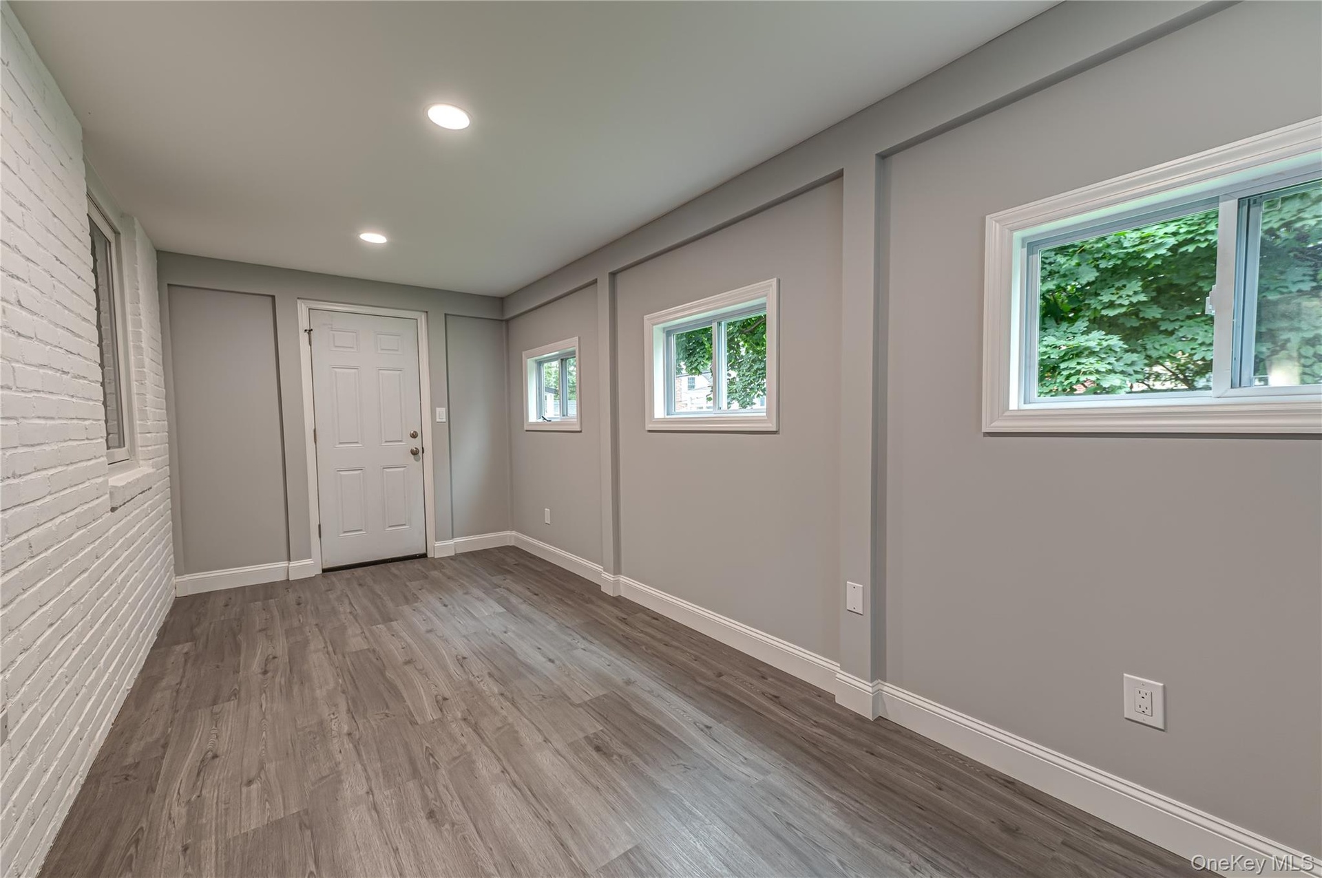 Rear access to yard