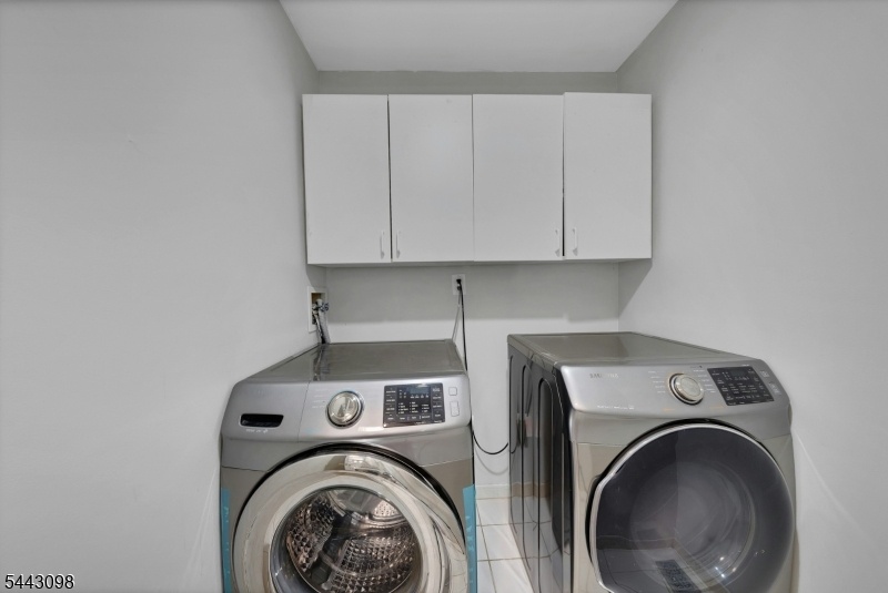 washer dryer room