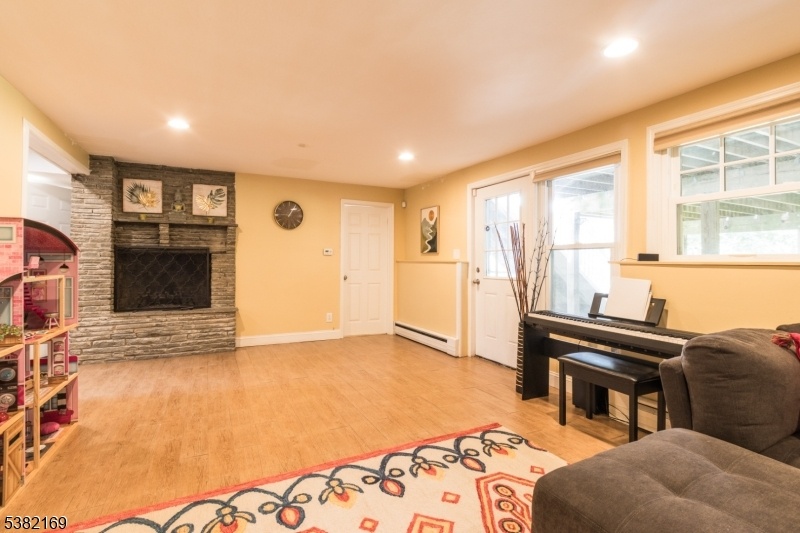 FR w/Fireplace