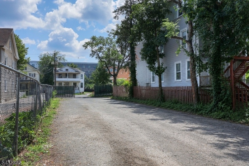 Driveway/Lot