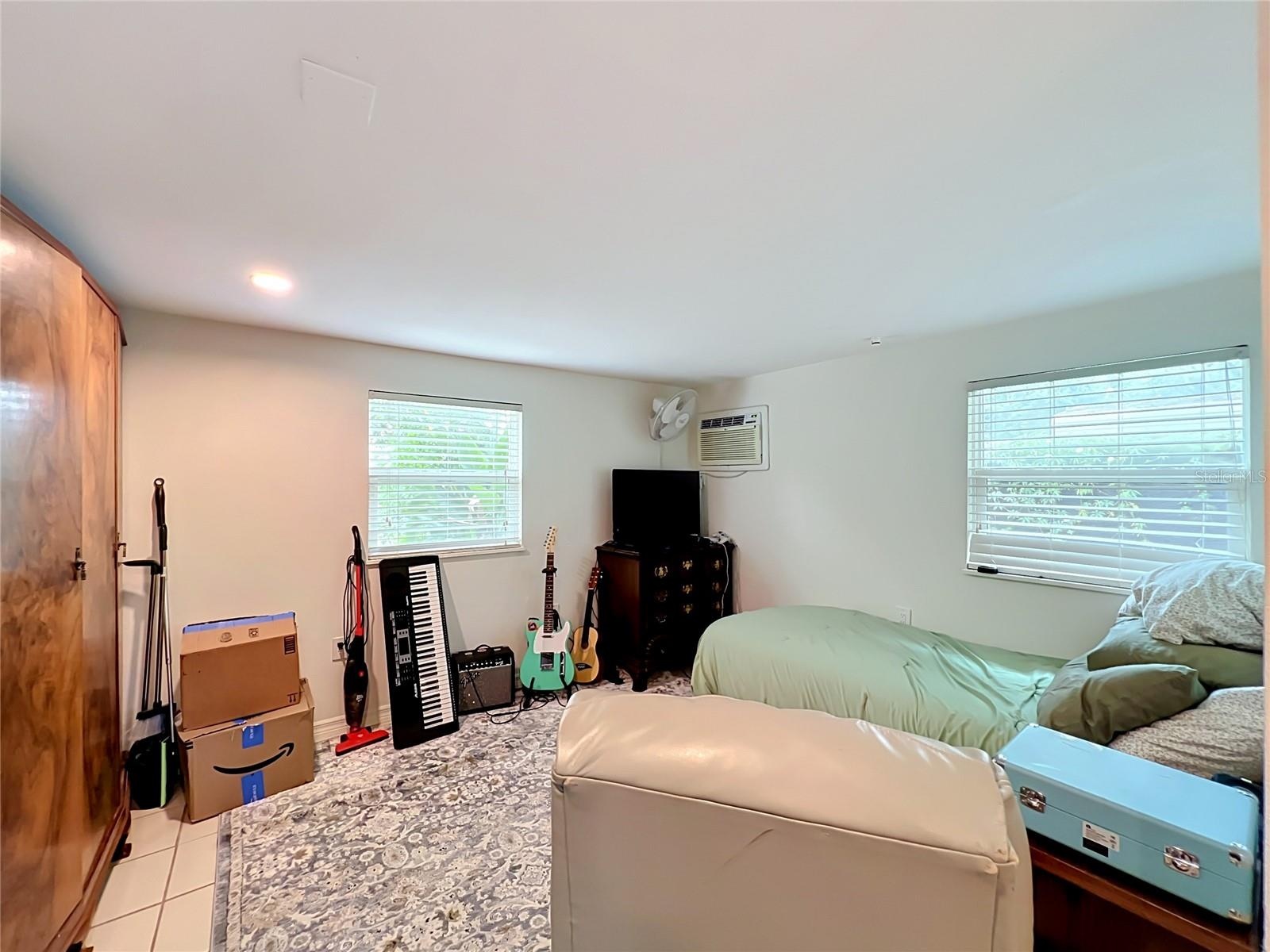 Studio Efficiency apartment