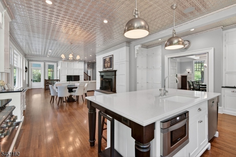Kitchen to Breakfast Area