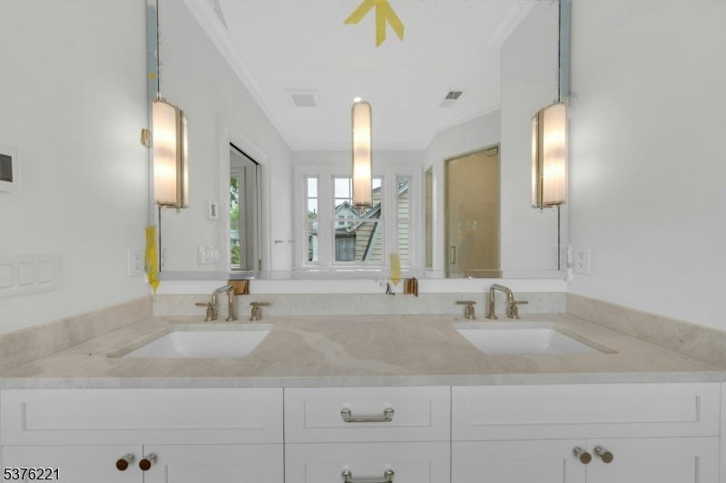 3rd Floor Ensuite Bathroom