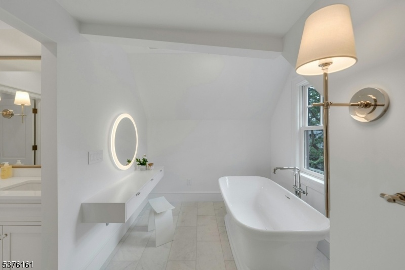 3rd Floor Ensuite Bathroom