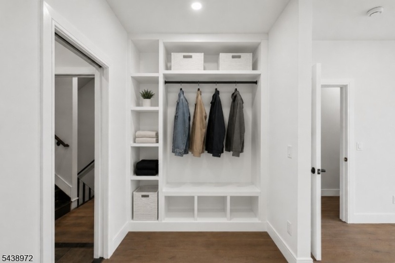 Closet- Master