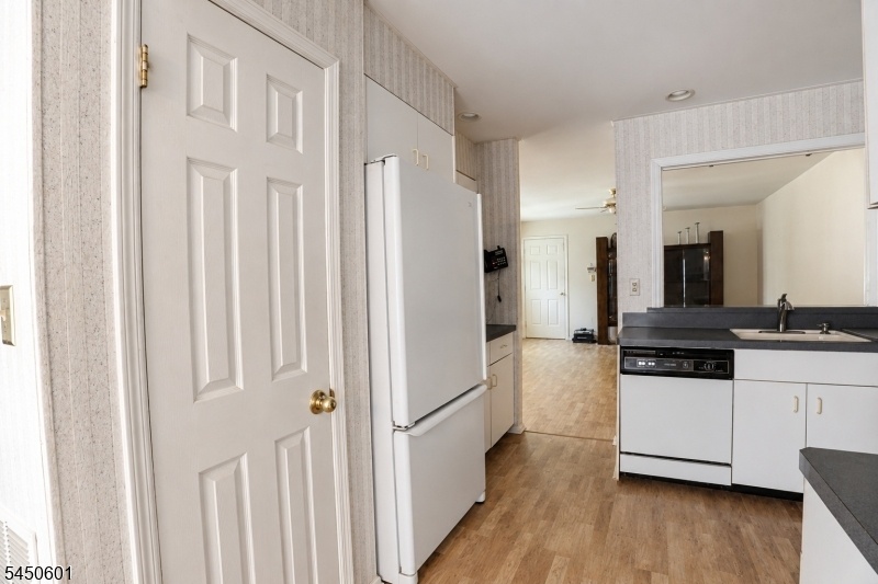 KITCHEN WITH PANTRY
