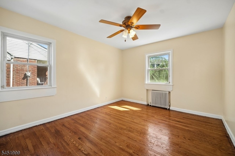 Bedroom 2 - view 1