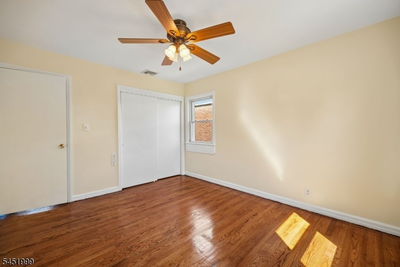 Bedroom 2 - view 2