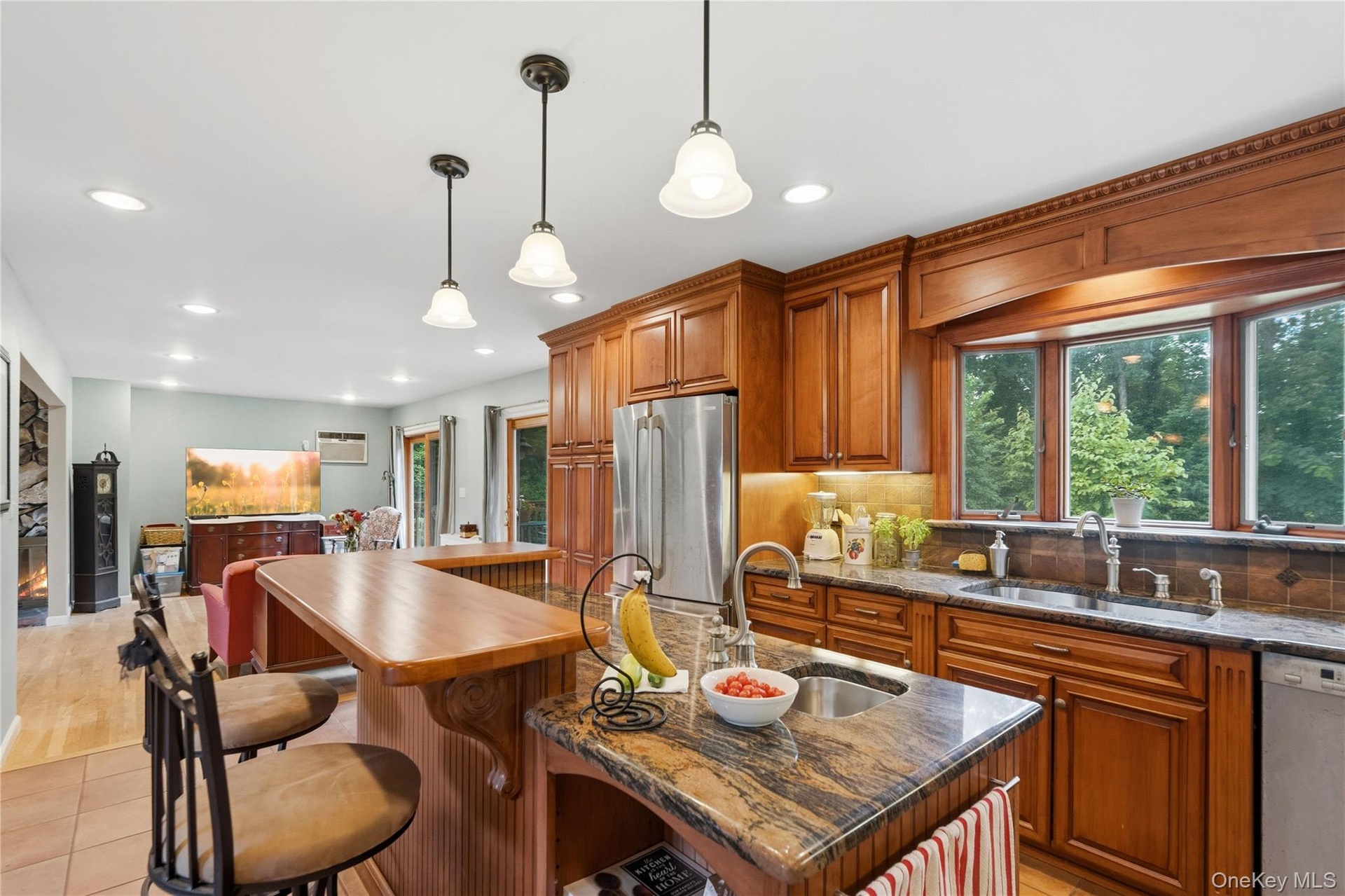 Kitchen with Breakfast Bar and 2nd Sink