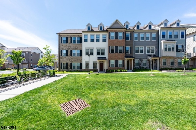 Livingston Square Community