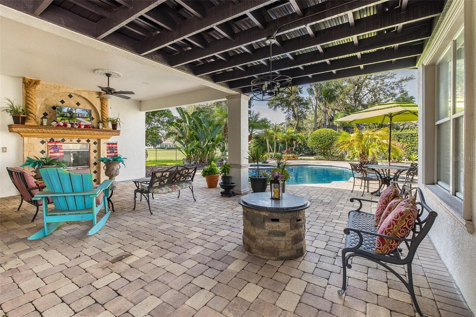 Lanai w/Gas Fireplace