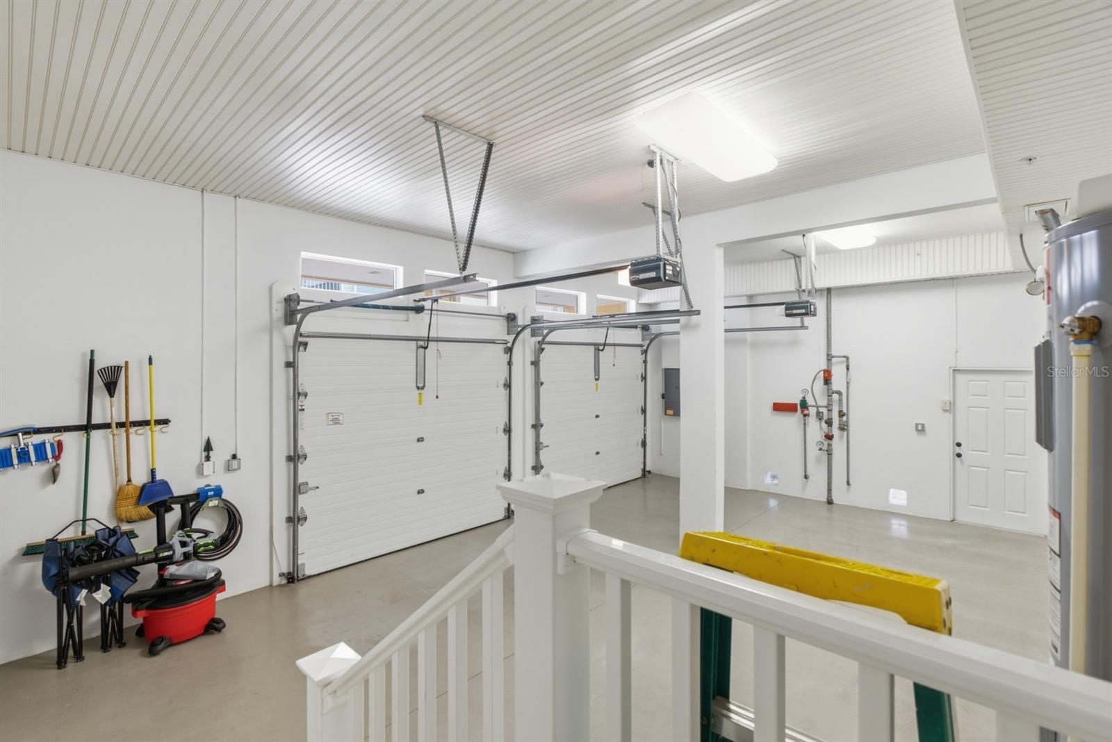 Oversized 2 car garage