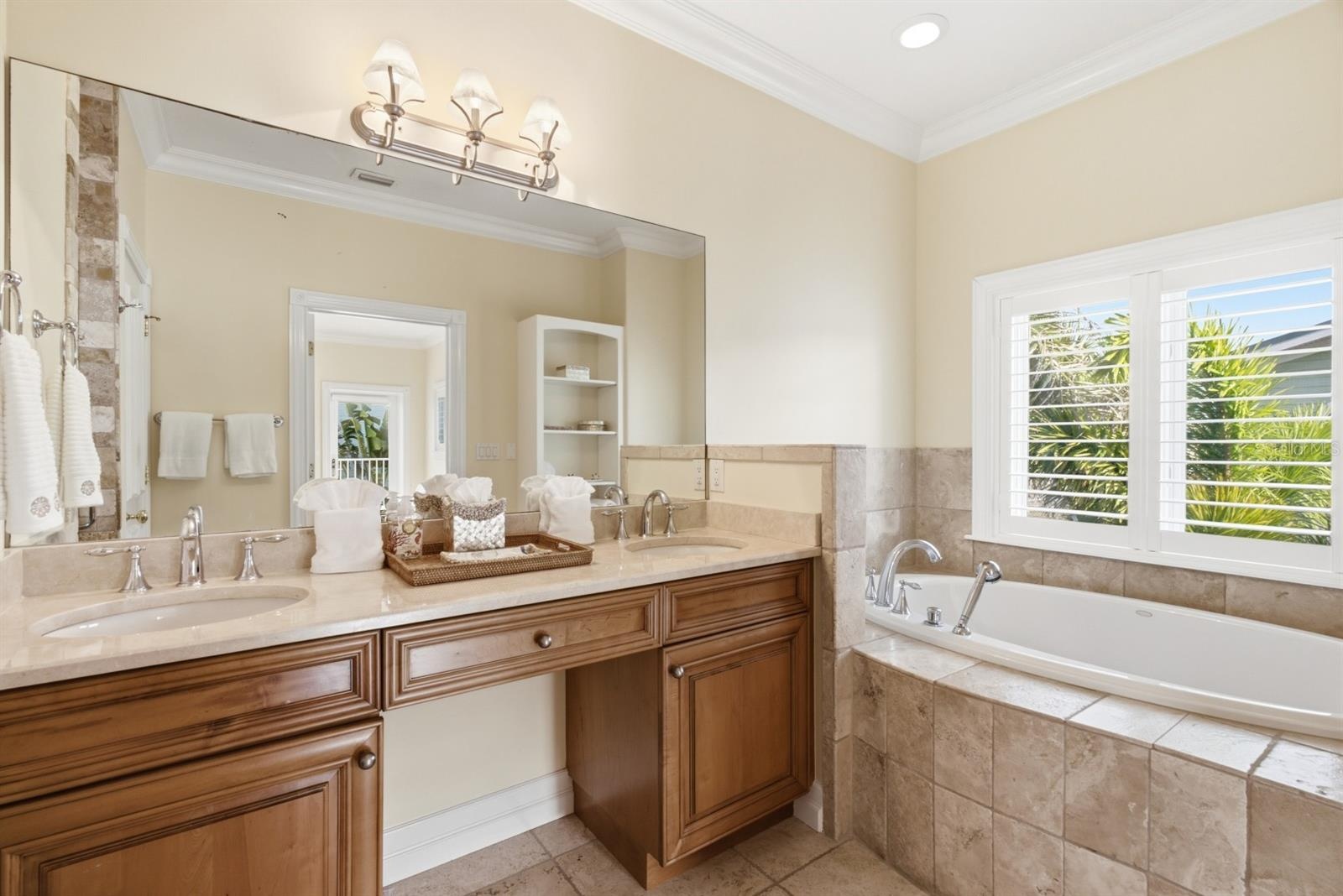 Primary ensuite jetted tub