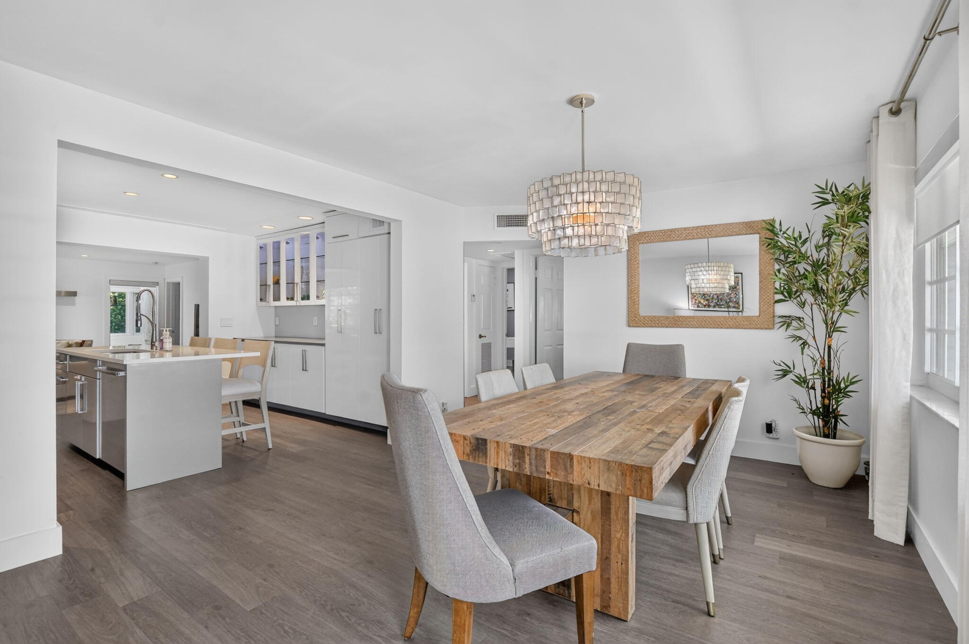 Enjoy this fabulous bright open-concept floorpan as soon as you enter your home.