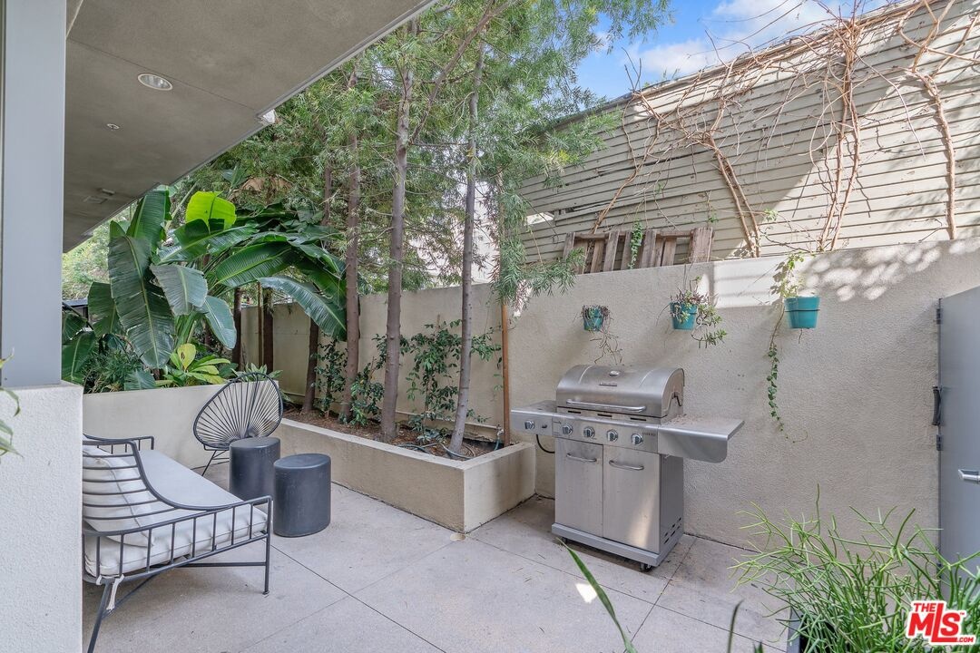 Private Outdoor Patio