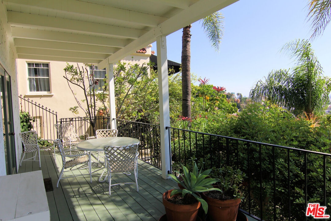 Guest Unit Deck