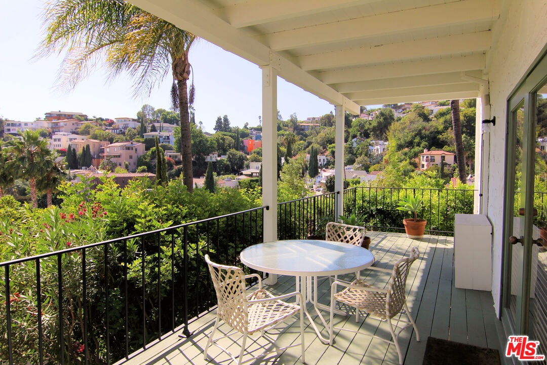 Guest Unit Deck