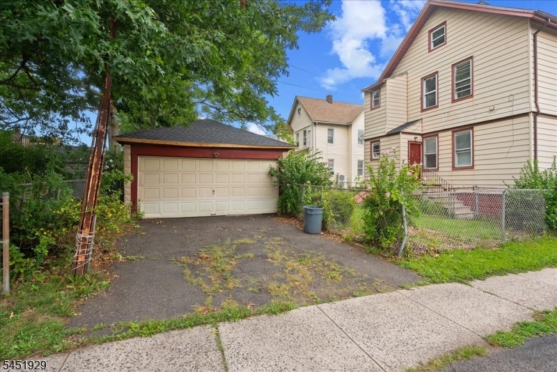Detached Garage