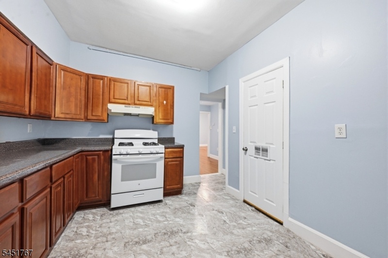 Kitchen Unit 2