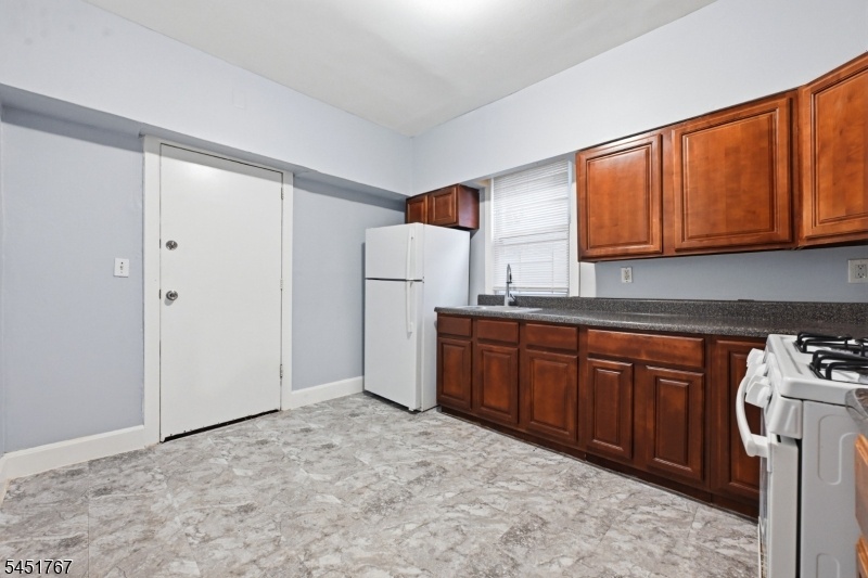 Kitchen Unit 2