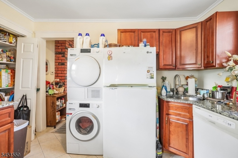Kitchen landryhook up