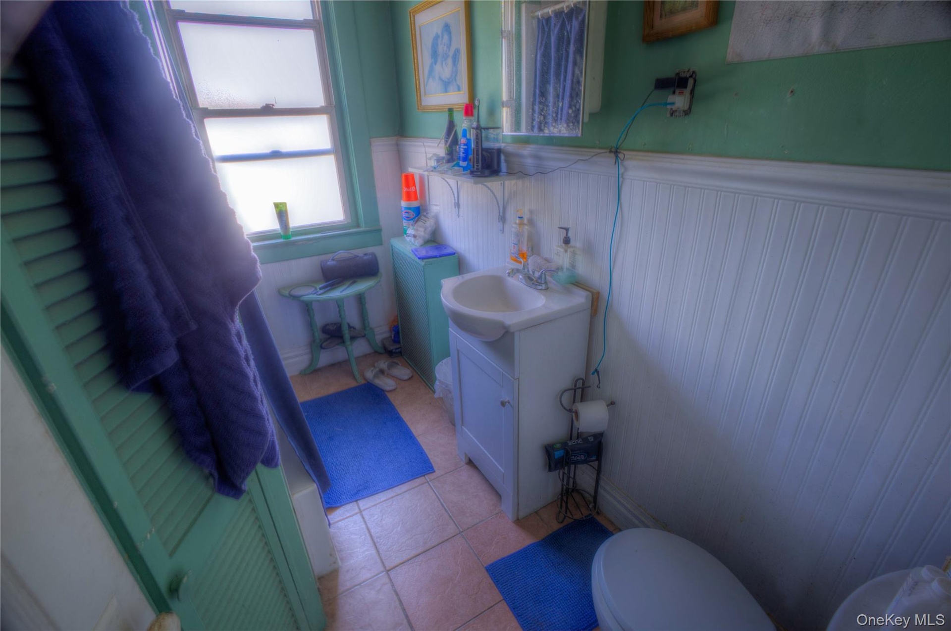 2nd Level Full Bath