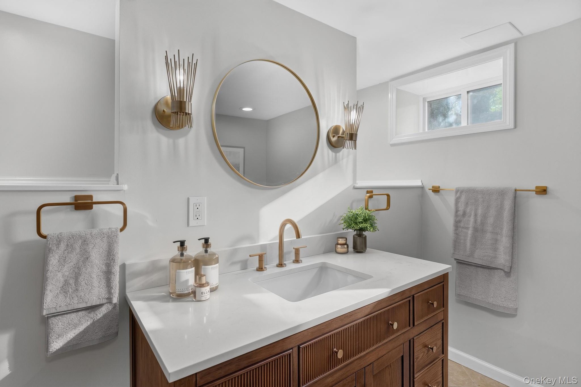 Lower Level Full Bath