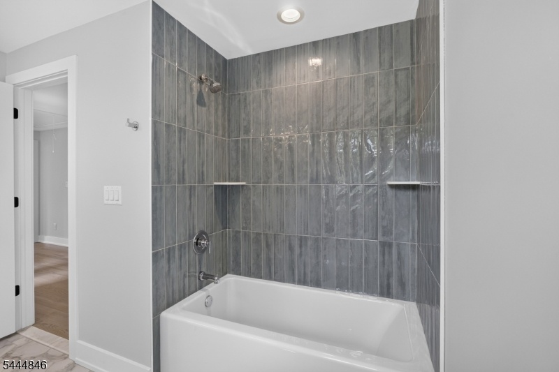 2nd floor Full Bathroom