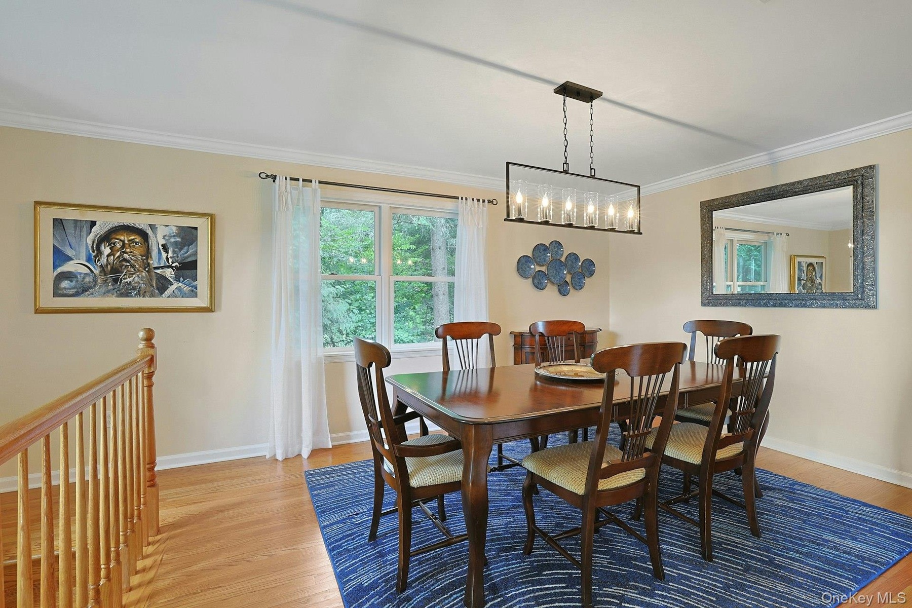 Imagine the dinner parties you can host here. Table for 10, anyone?