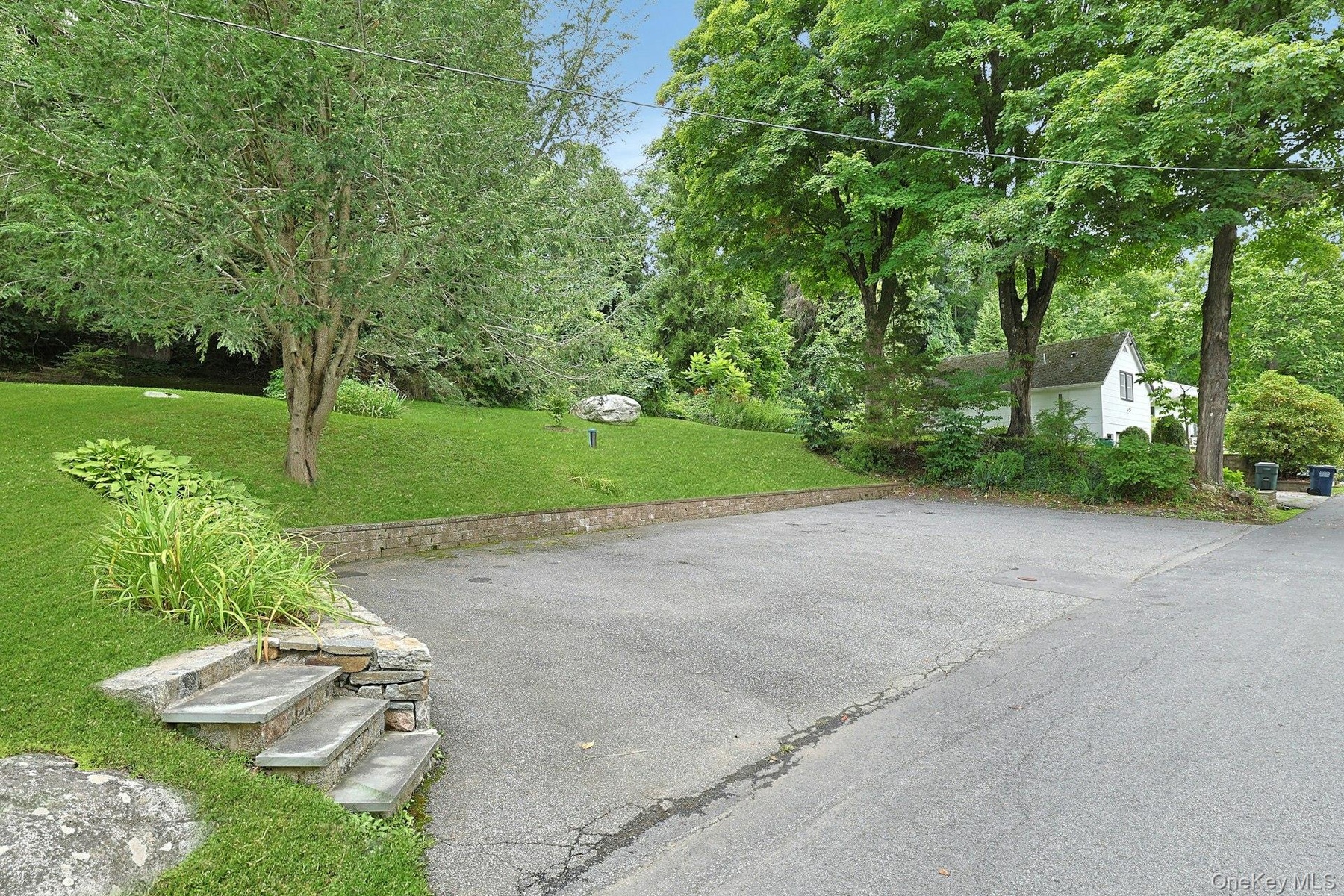 Plenty of convenient parking just steps from the house makes it easy for all your visitors  -  they'll never want to leave. Lots of garden space to gr