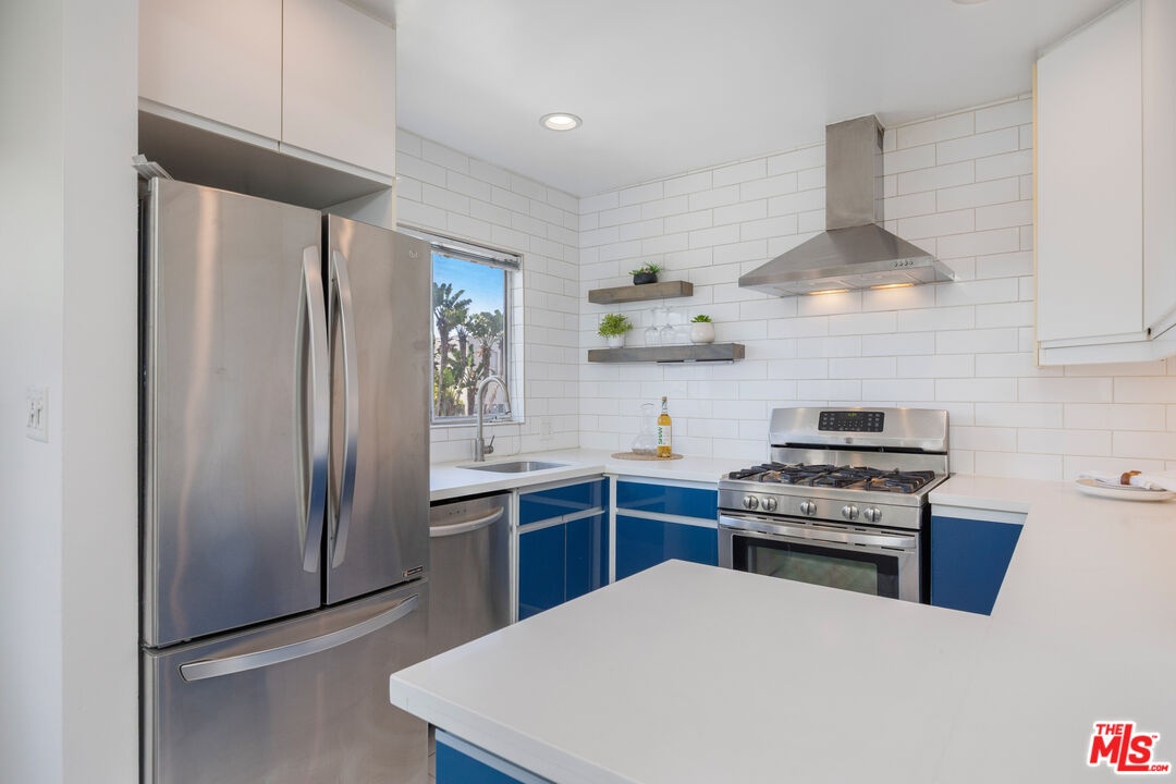 Kitchen also captures great li