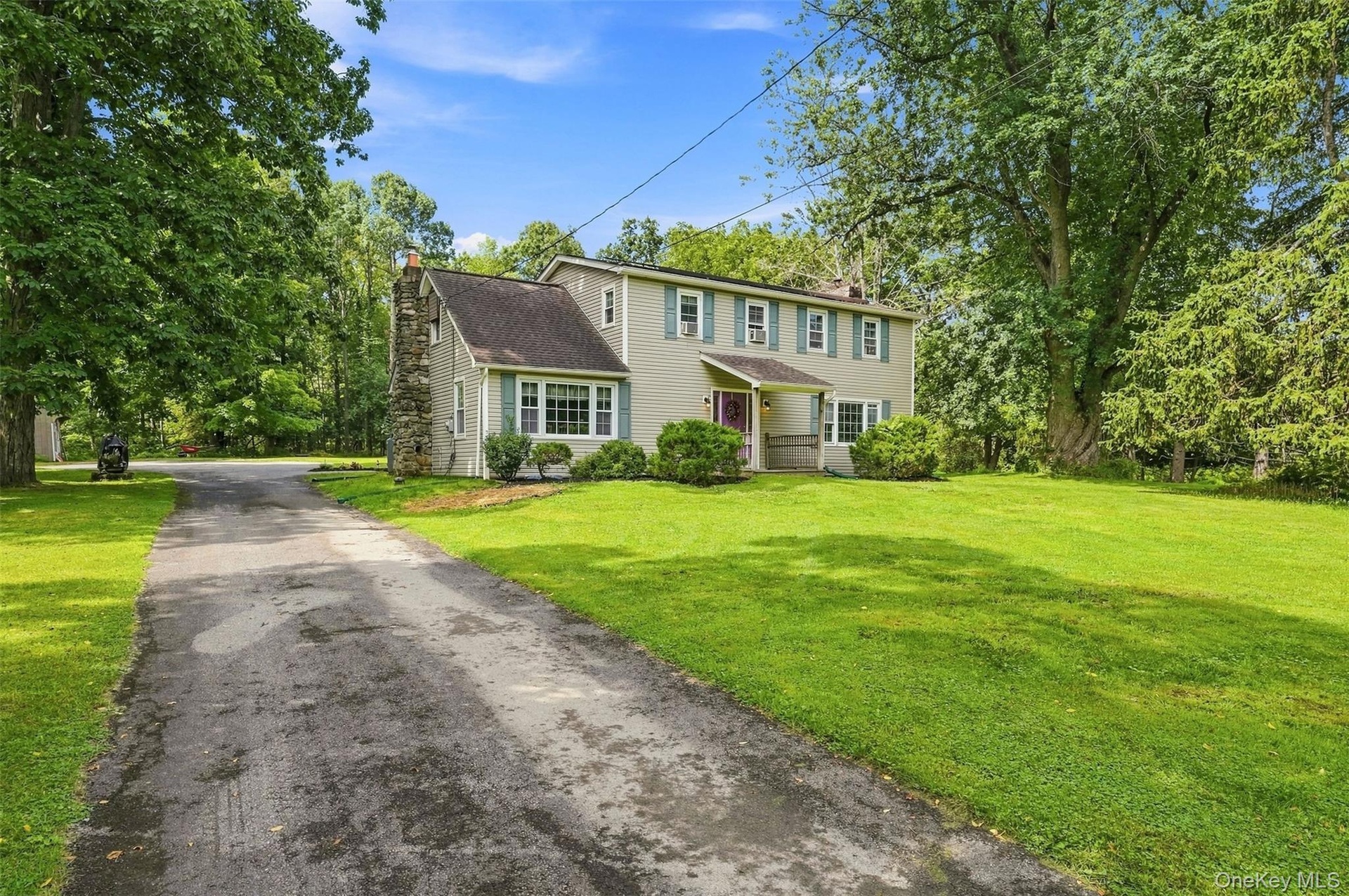 Long driveway provides plenty of parking
