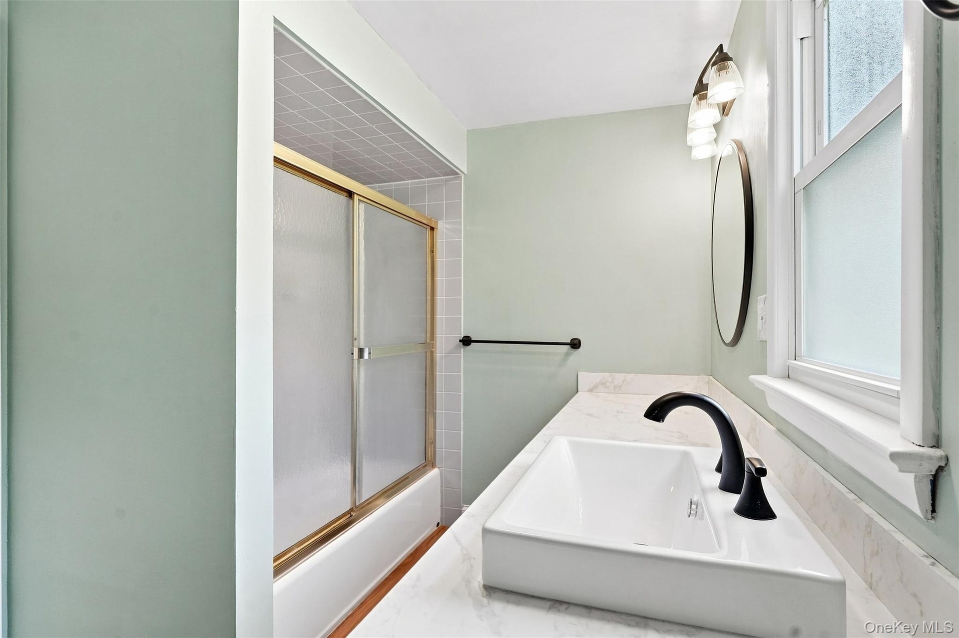 2nd floor bathroom