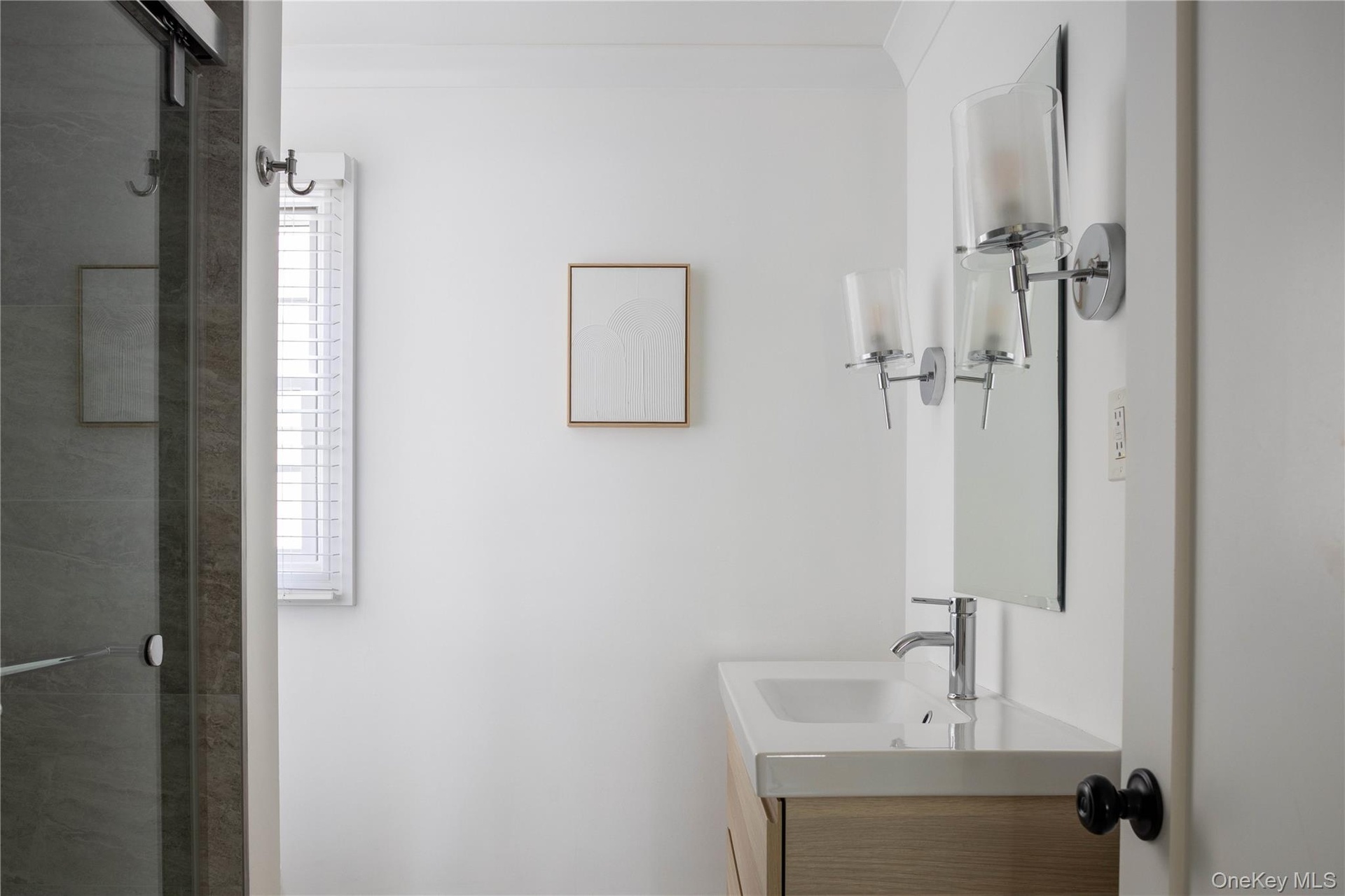 Newly refurbished ensuite bath with shower