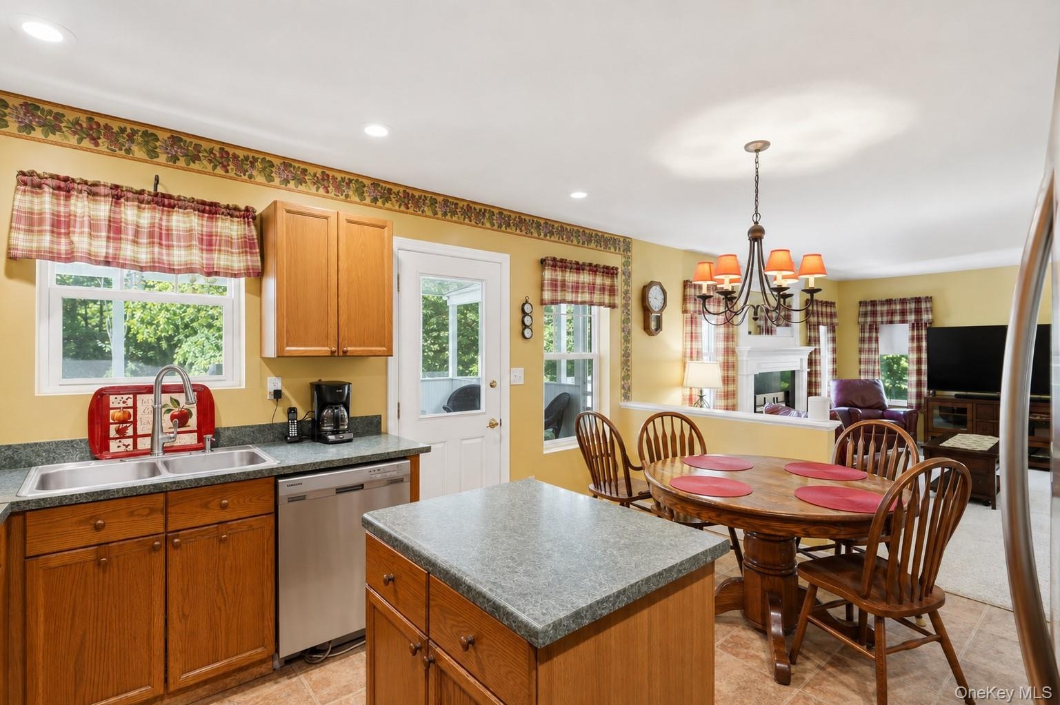 Kitchen w/stainless steel appliances