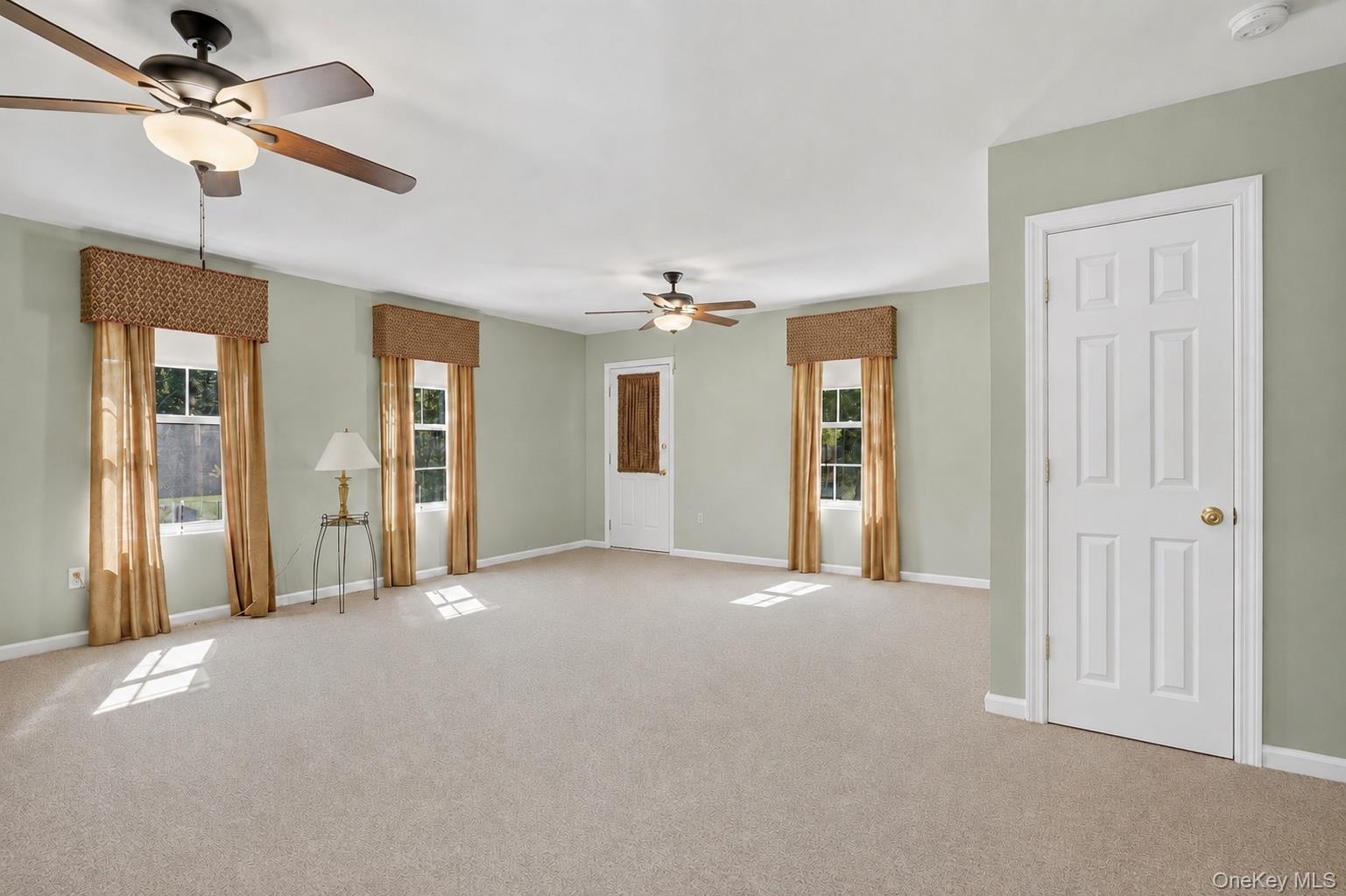 bonus/1st floor master/media