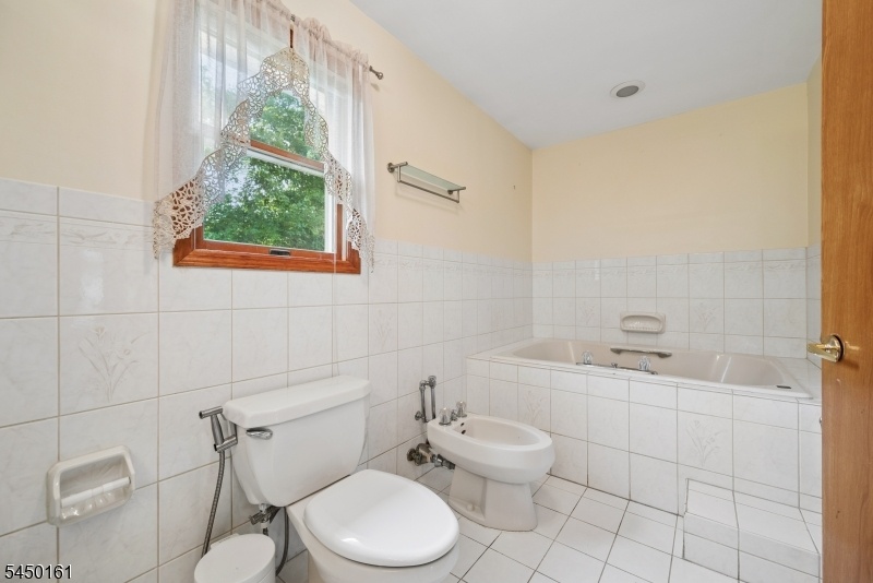 Full Bath in Second Ranch