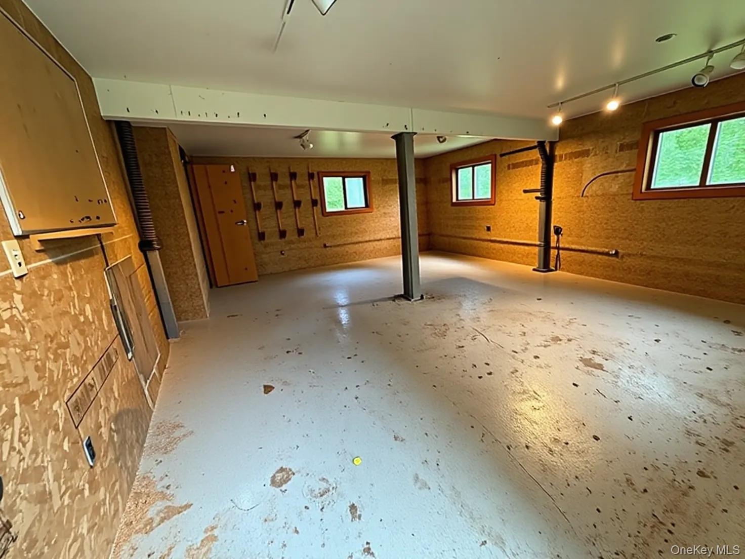 Lower Right Workshop (AI Decluttered)
