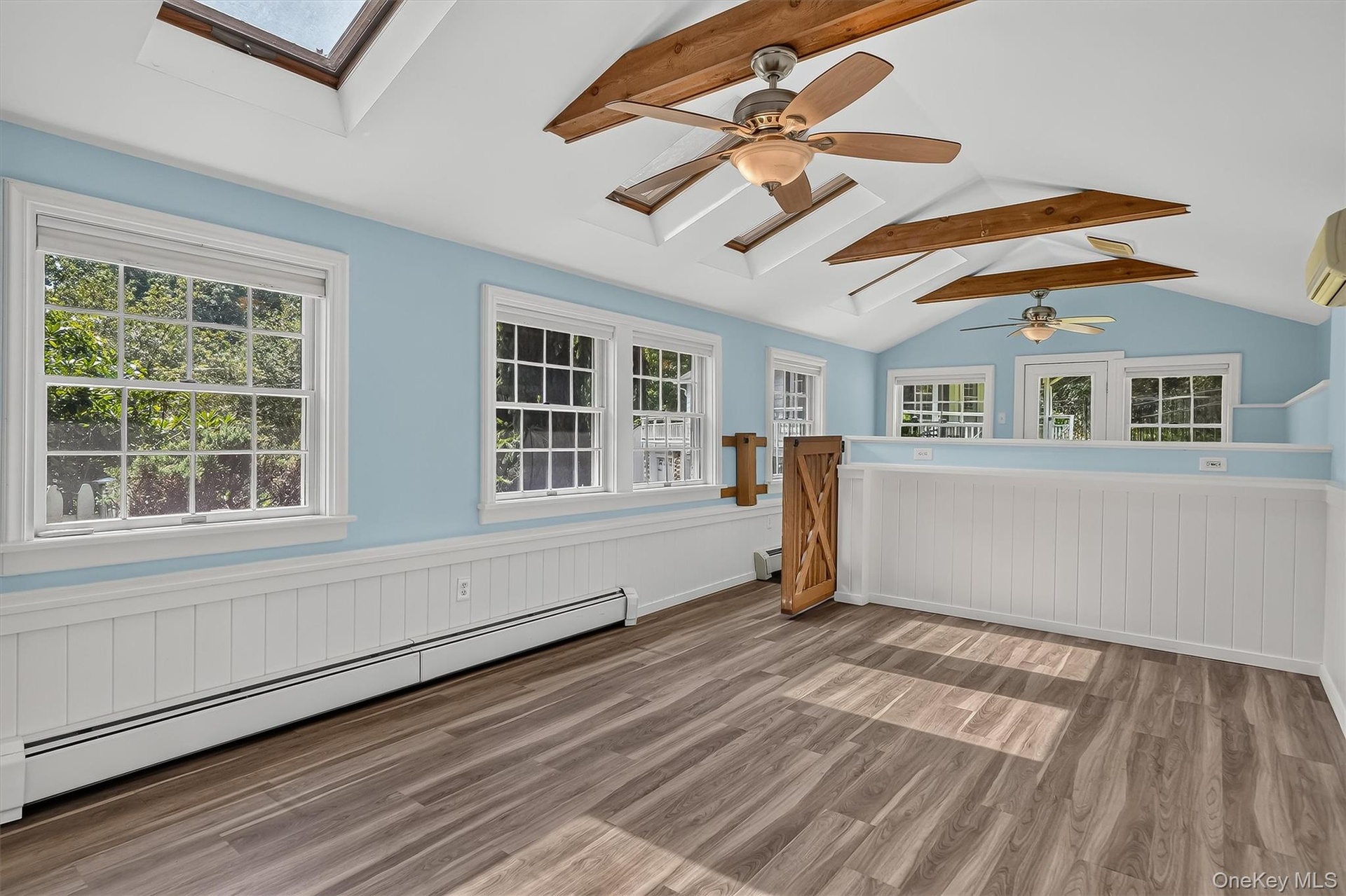 Off kitchen Eating Area