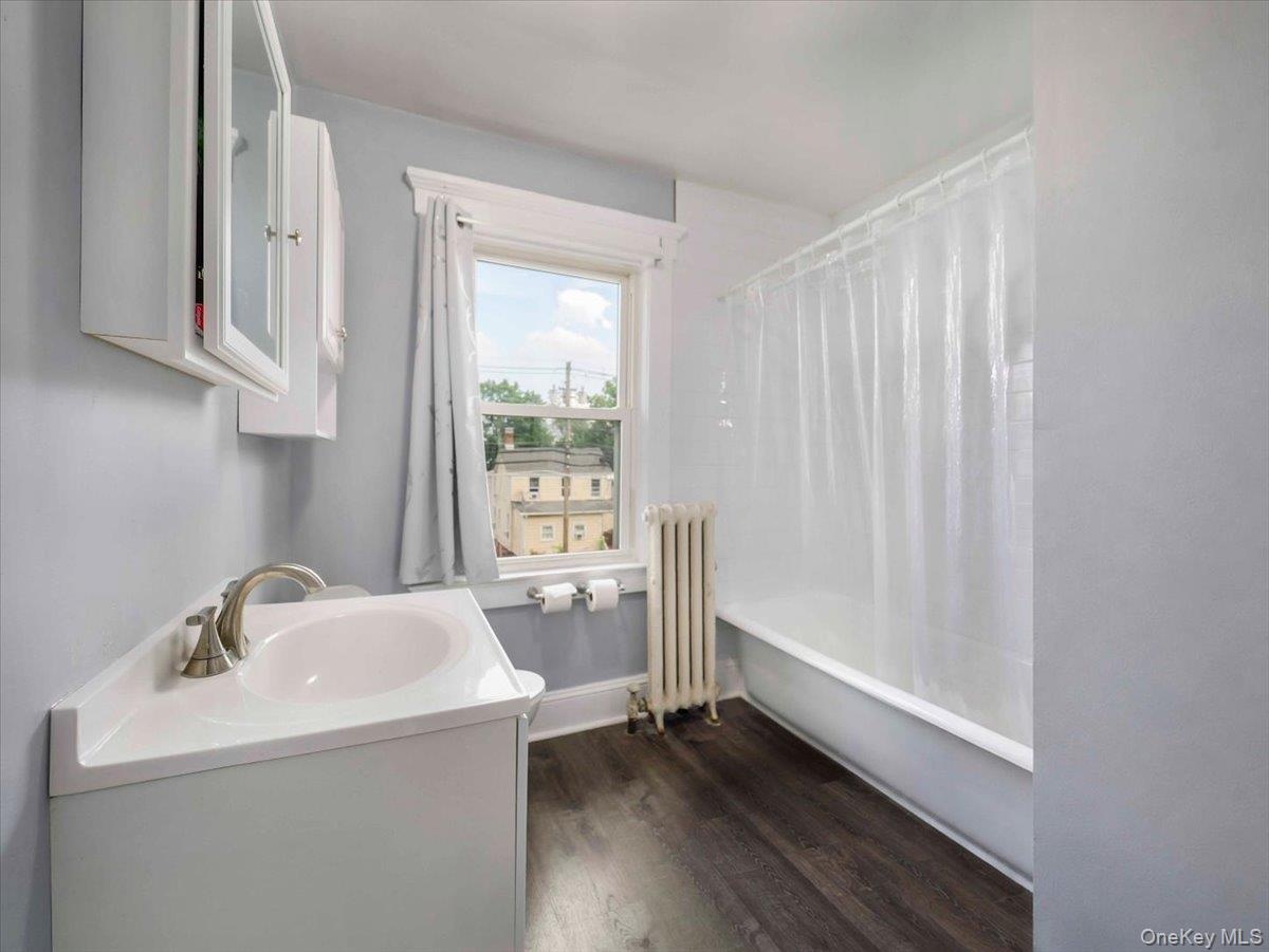 Upper Unit Bath