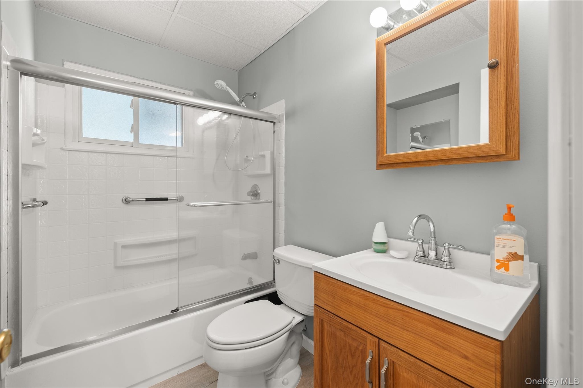 Full Bathroom, main level
