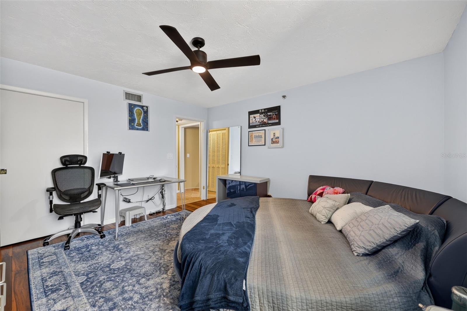 2nd bedroom