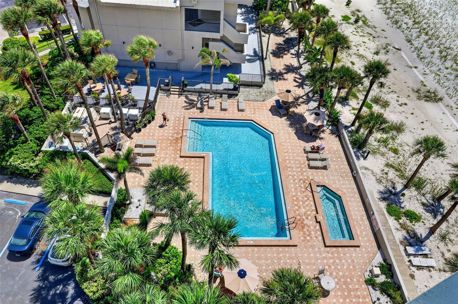 Looking down over the pool !