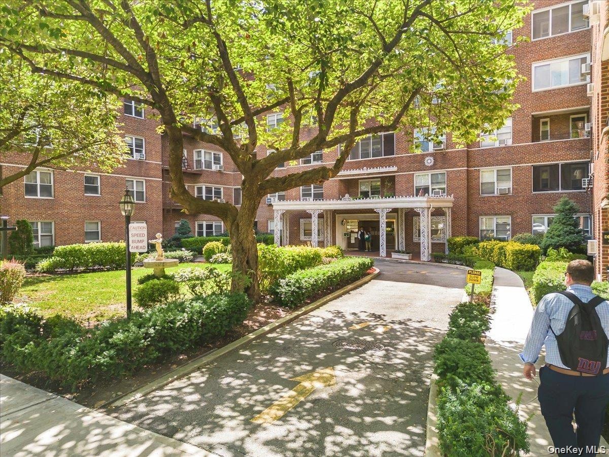 View of apartment building / complex
