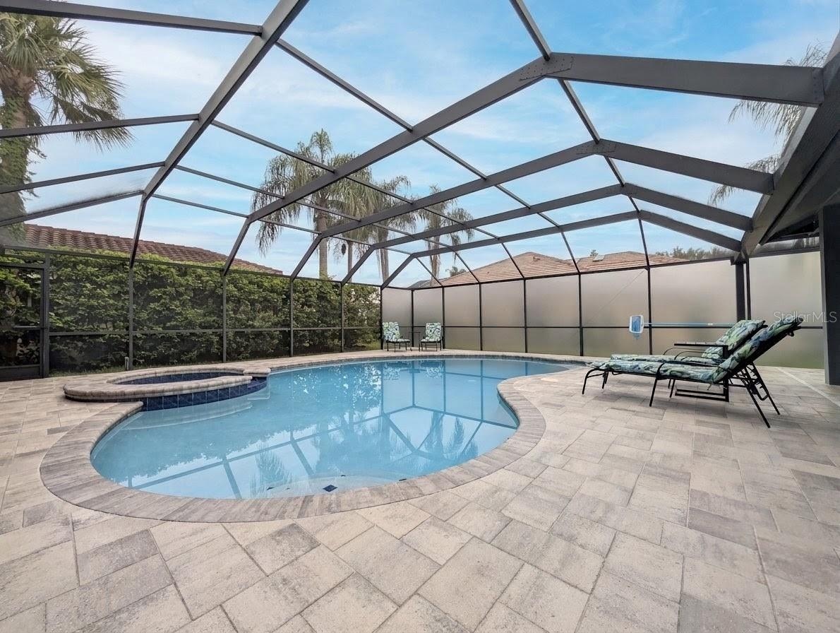 Heated pool & Spa. Privacy Screening.