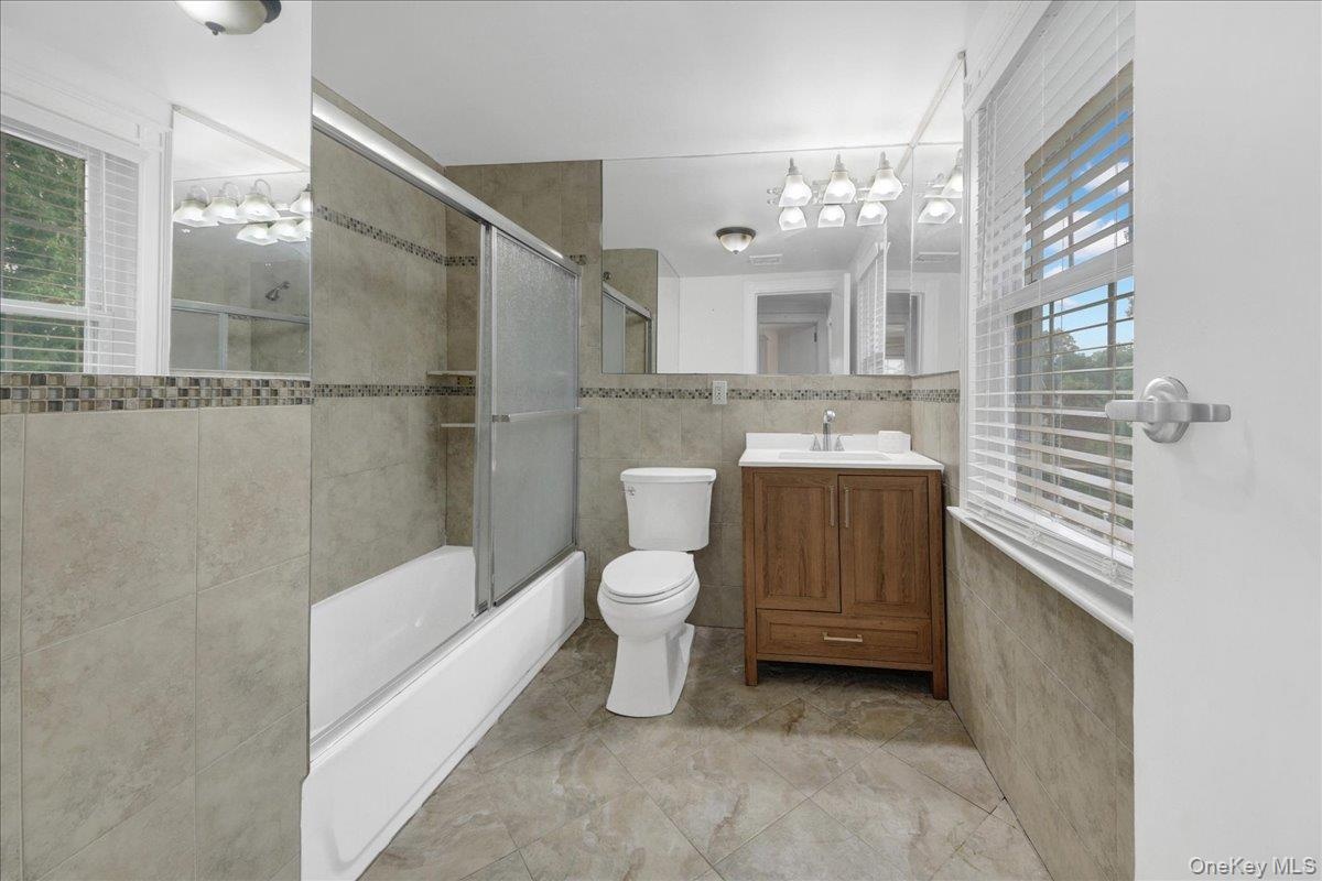Full updated upstair's hall  finished bathroom